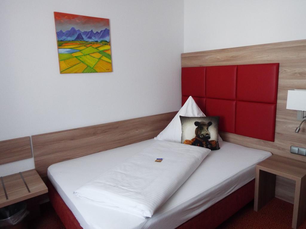 Hotel Isartaler Hof Wolfratshausen Oda fotoğraf
