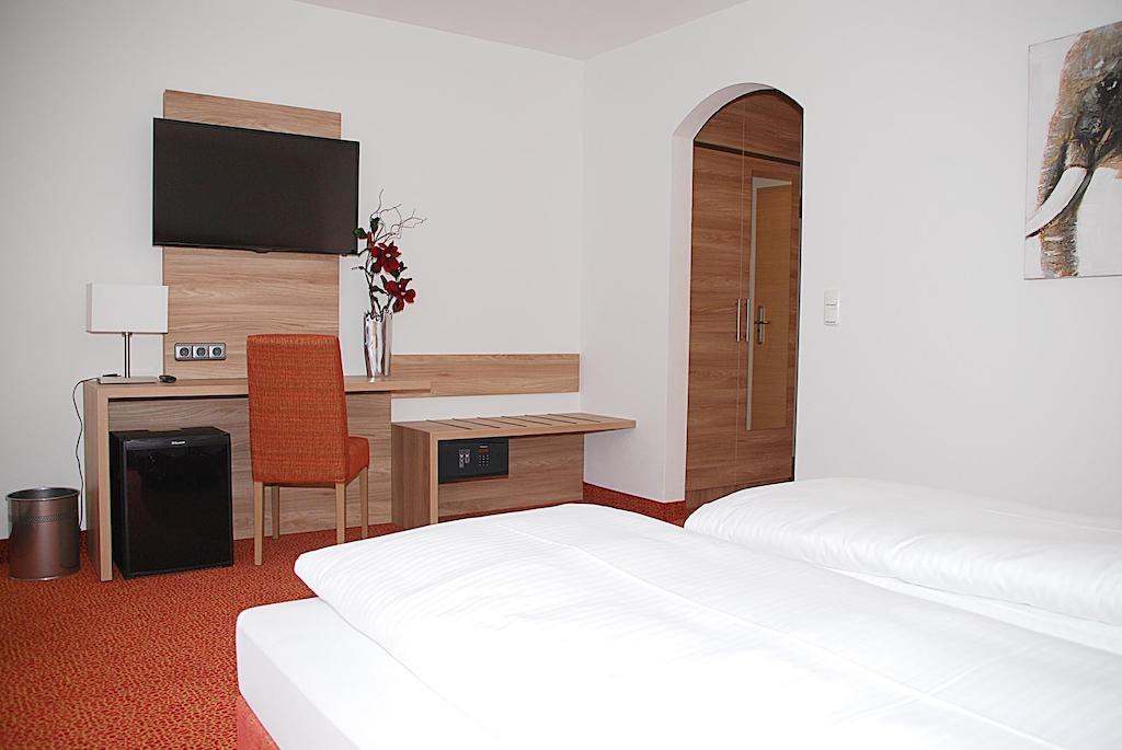 Hotel Isartaler Hof Wolfratshausen Oda fotoğraf